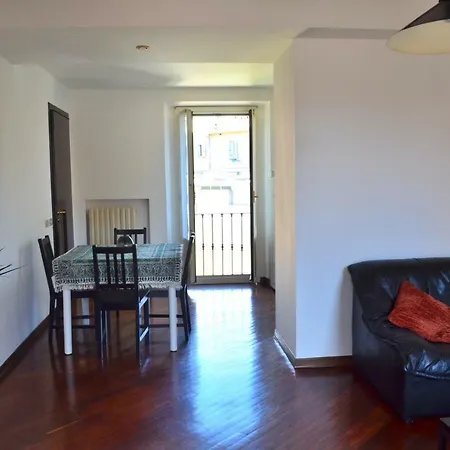 Cozy One Bedroom In Milano, Brera アパート ミラノ